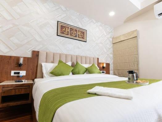 Hotel Emerald Inn Бхопал Экстерьер фото