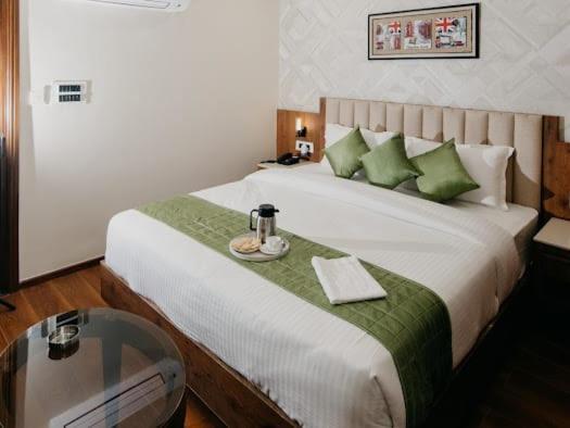 Hotel Emerald Inn Бхопал Экстерьер фото